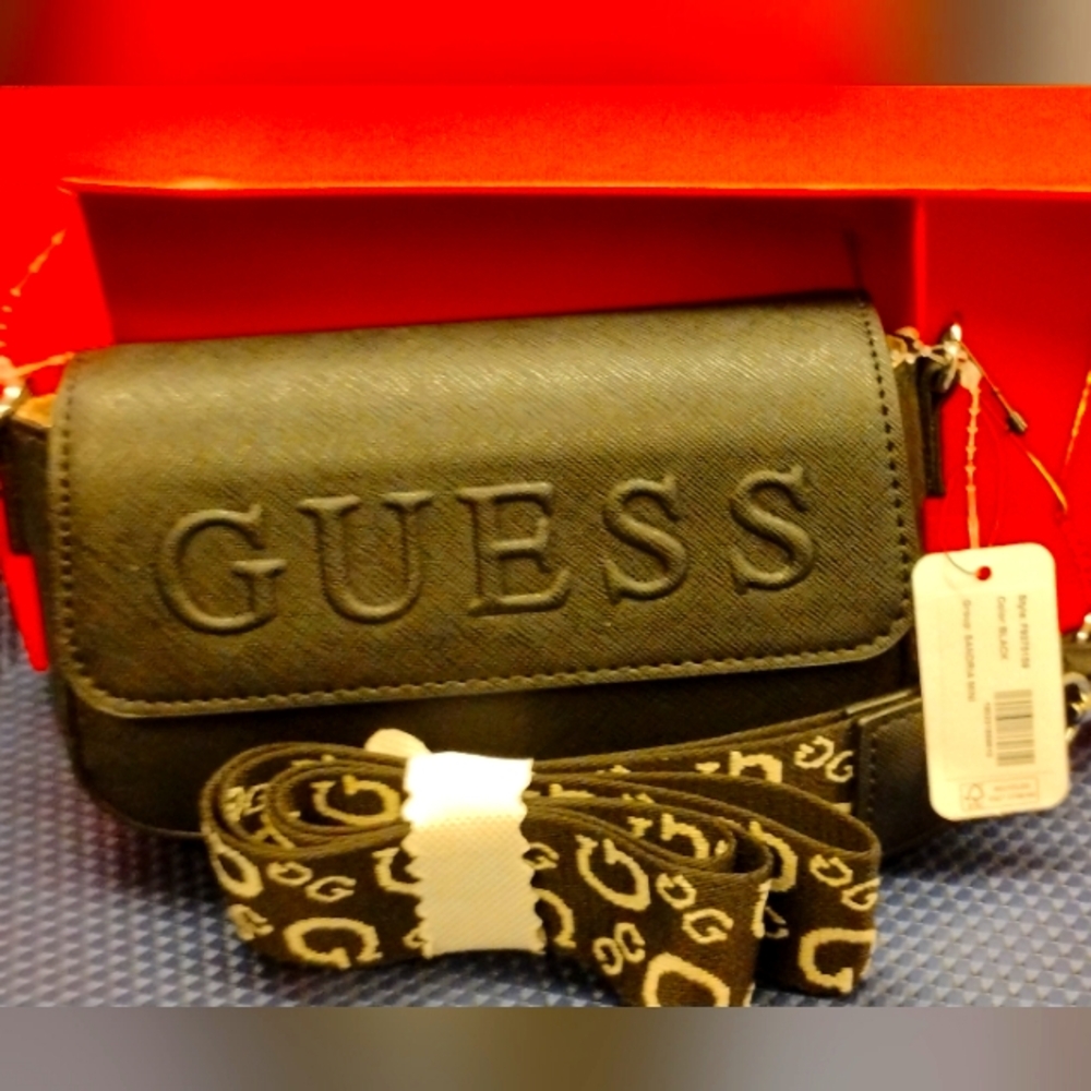 GUESS GIFT BOX
